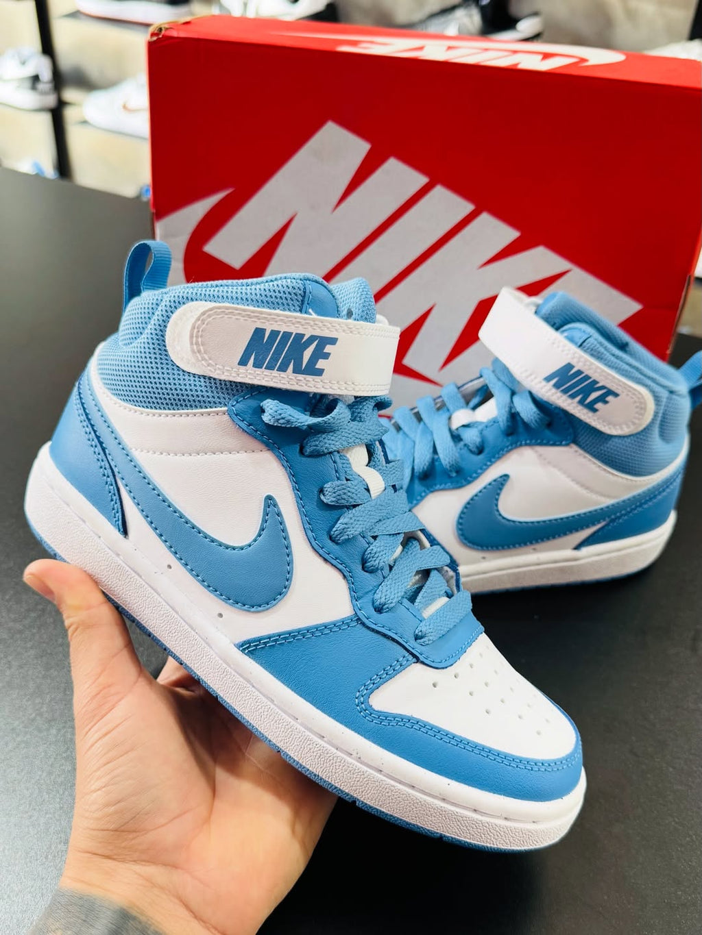 Tênis Nike Court Borough Mid