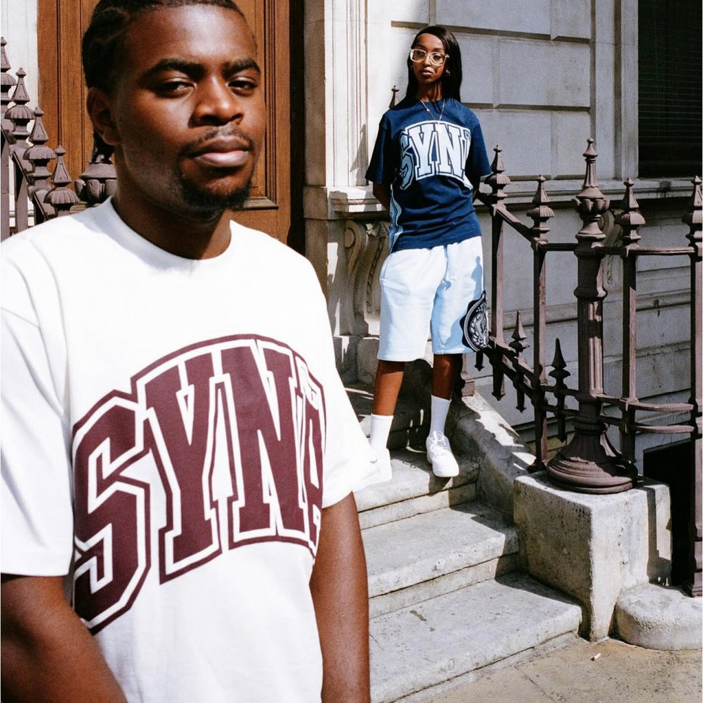 Camiseta College Syna World