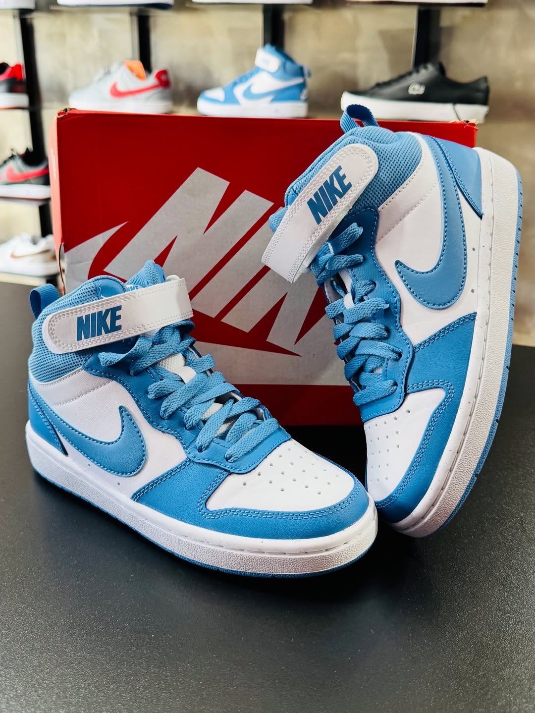 Tênis Nike Court Borough Mid