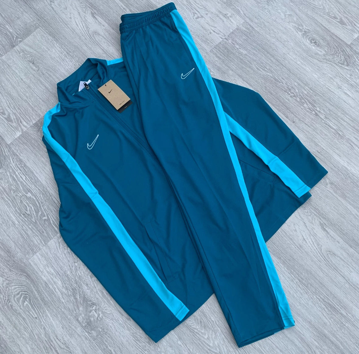 Conjunto NK Academy