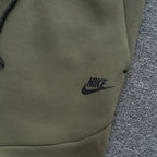 Conjunto NK Tech Fleece