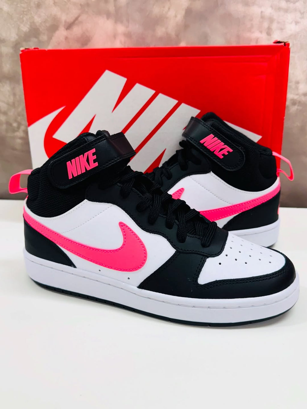 Tênis Nike Court Borough Mid