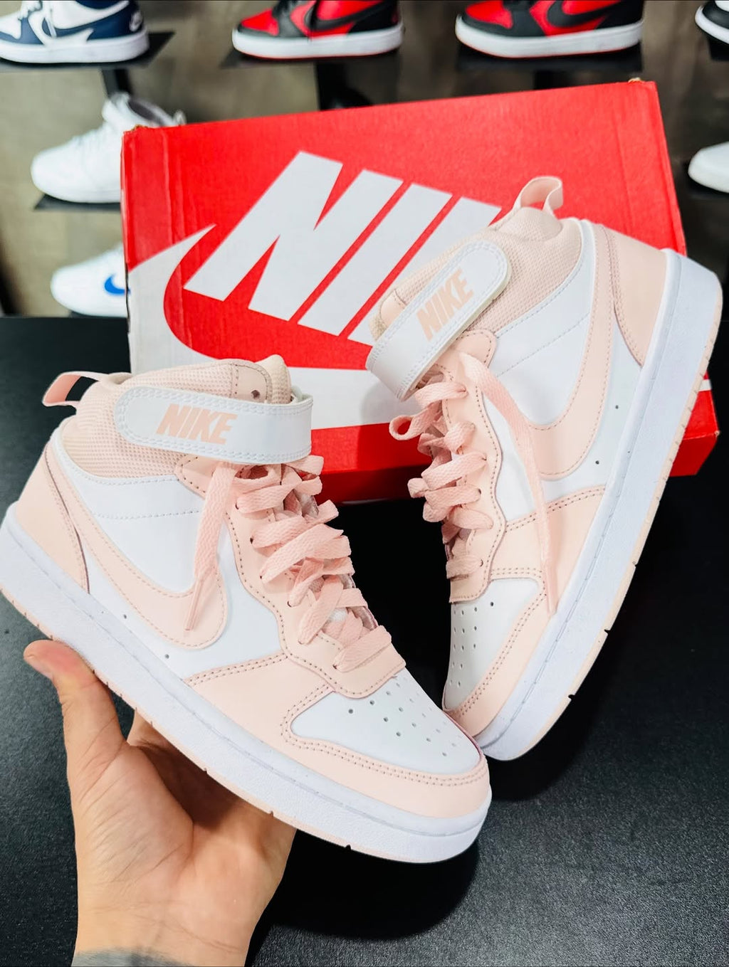 Tênis Nike Court Borough Mid