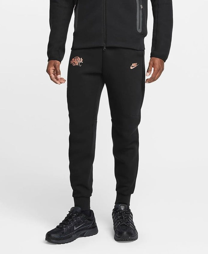 Calça NK Tech Fleece x Syna World Central Cee